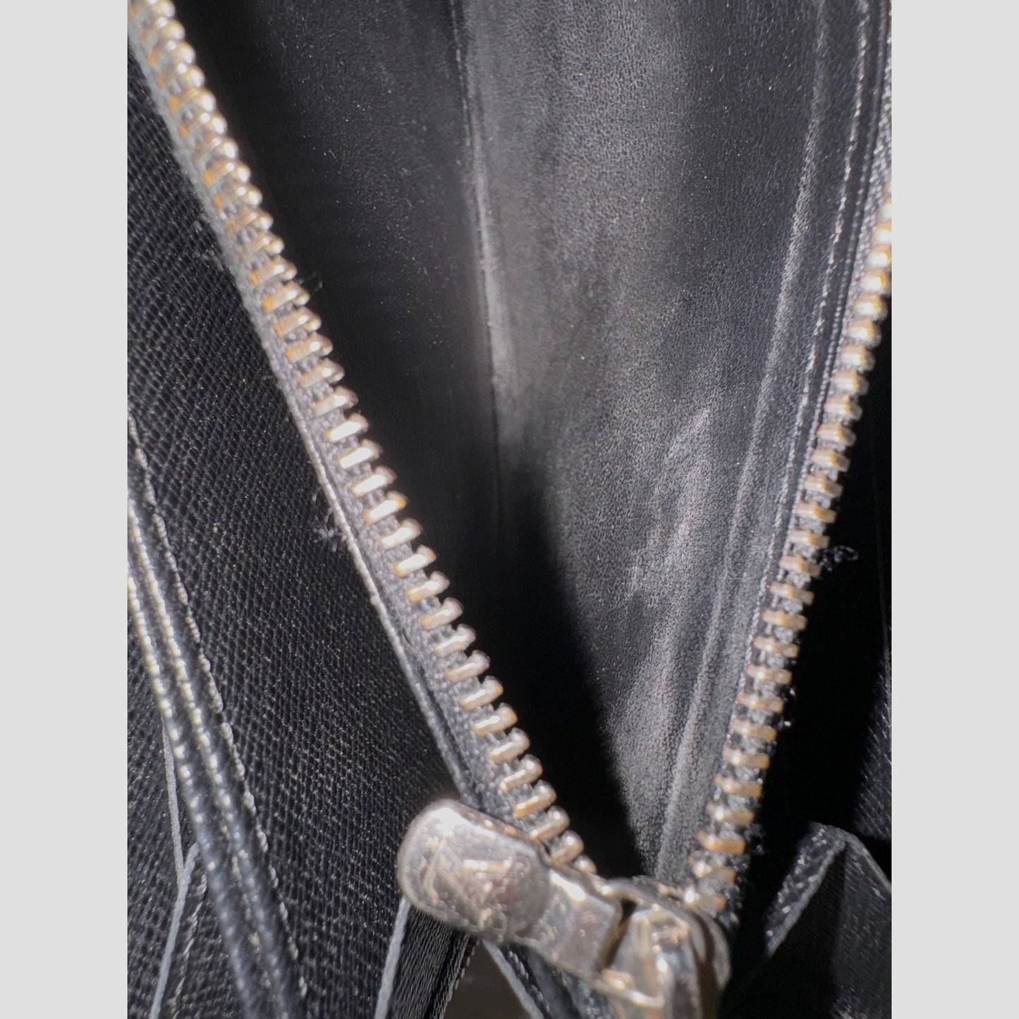 Louis Vuitton Zippy Wallet in Black Epi Leather