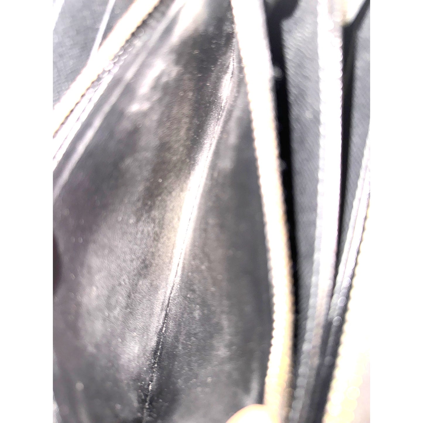 Louis Vuitton Zippy Wallet in Black Epi Leather
