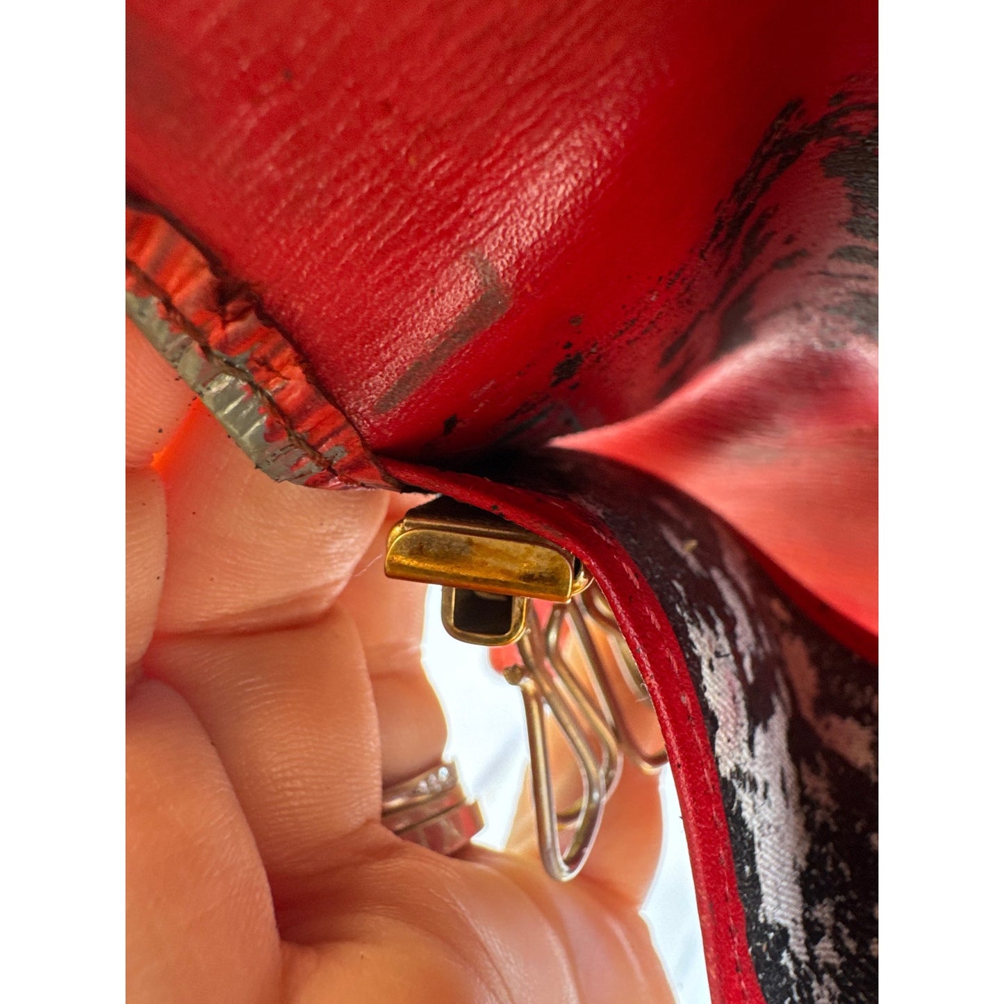 Louis Vuitton Luxury Accessory β Timeless & Authentic