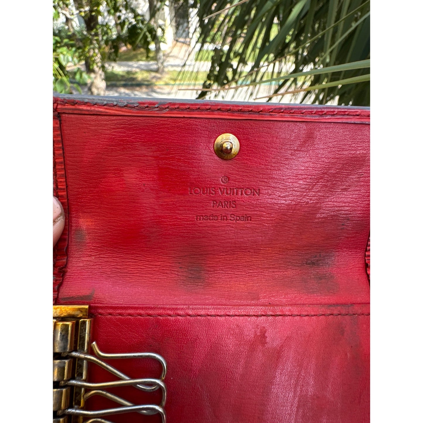 Louis Vuitton Luxury Accessory β Timeless & Authentic