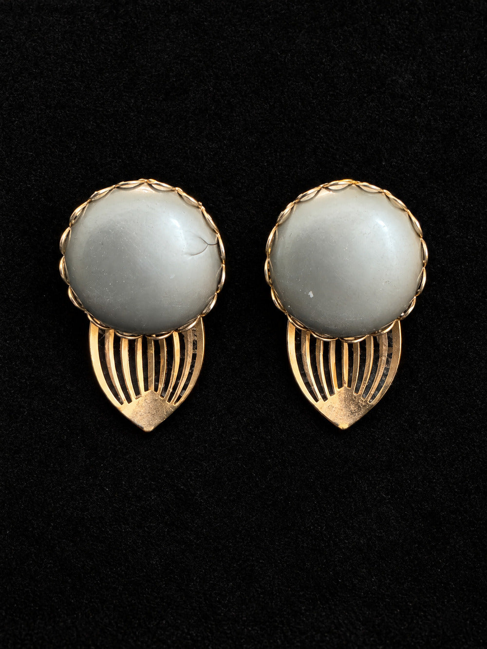⚜️ Vintage Clip Earrings | Gray Cabochon & Gold-Tone | Retro Button 💗