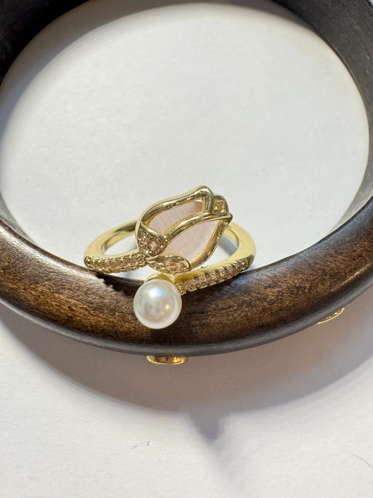 Gold-Tone Blush Cat's Eye & Faux Pearl Ring · Size 7 — photo 3
