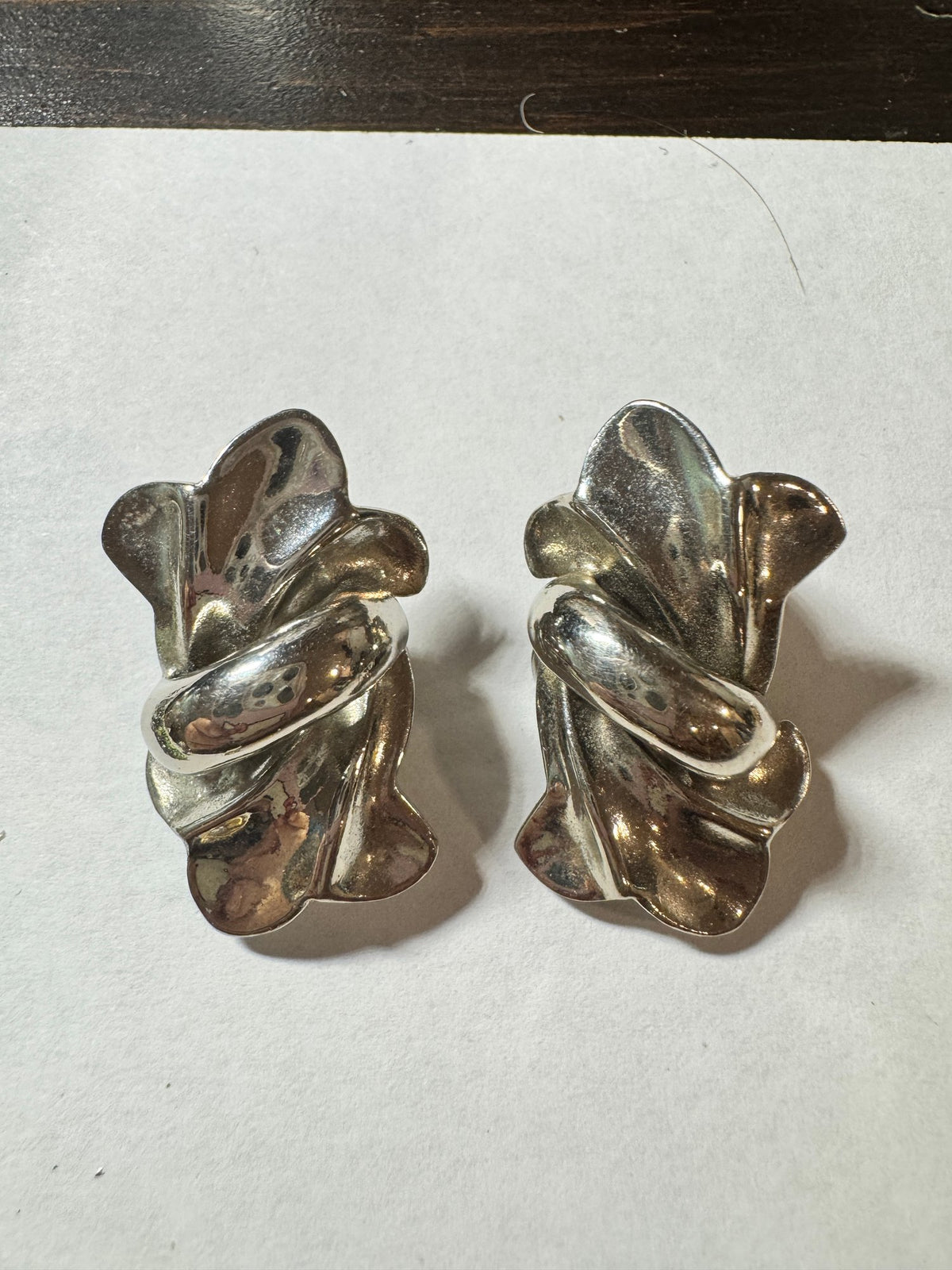 Silver-Tone Draped Ribbon Clip-On Earrings · Statement · Bold — photo 2