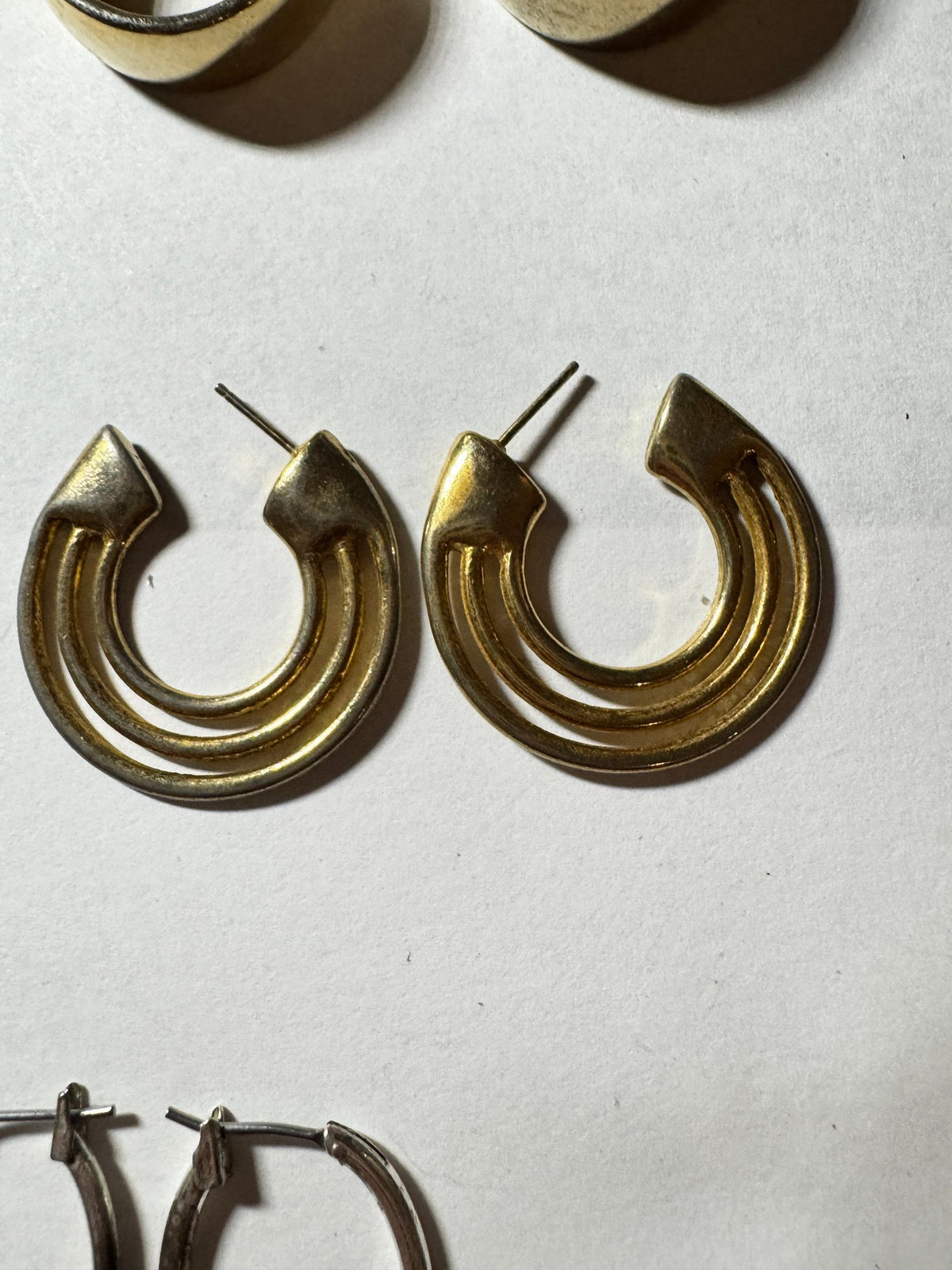 Gold-Tone Multi-Ridge Horseshoe Hoops · Statement · Post Back — photo 2