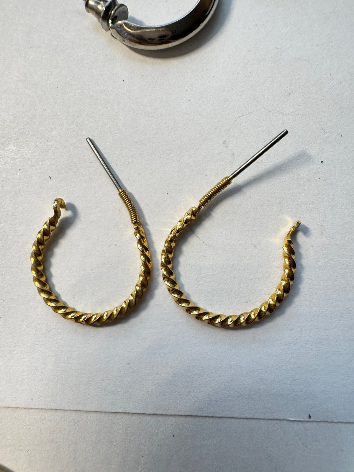 Gold-Tone Twisted Rope Hoop Earrings · Post Back · Classic — photo 2