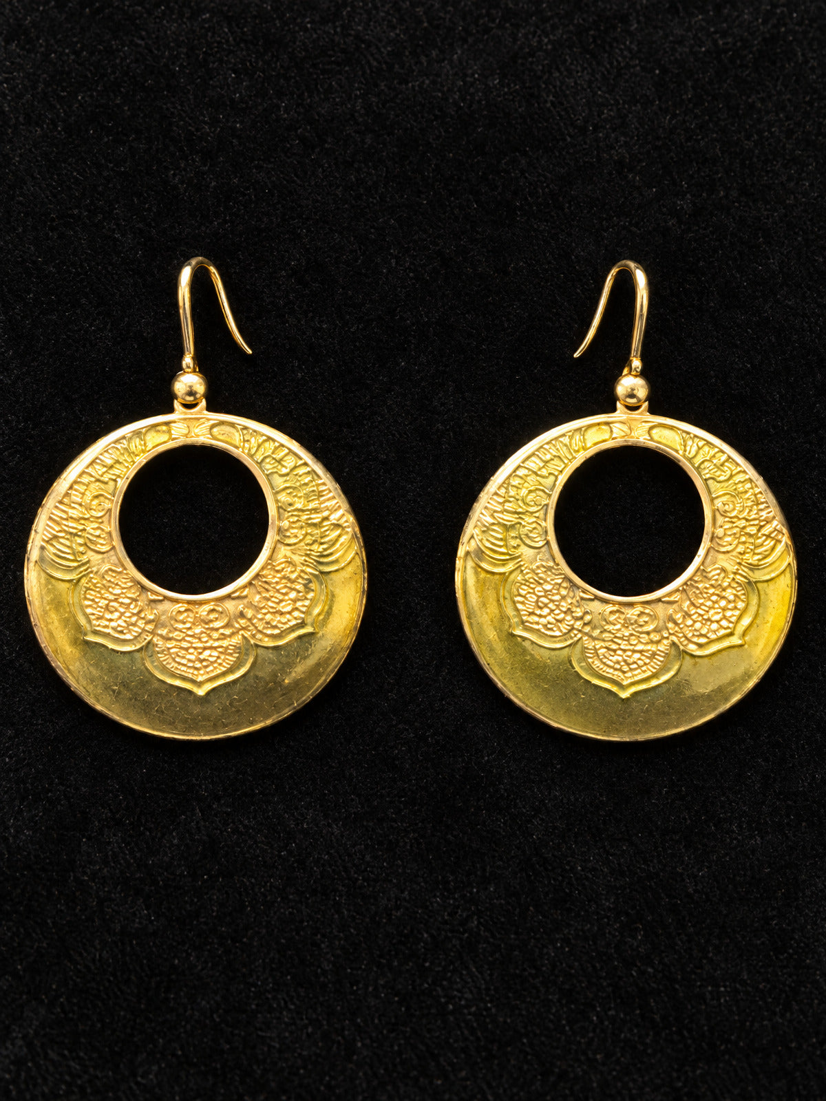⚜️ Gold-Tone Hoop Drops | Embossed Floral | Wire Earrings 💗