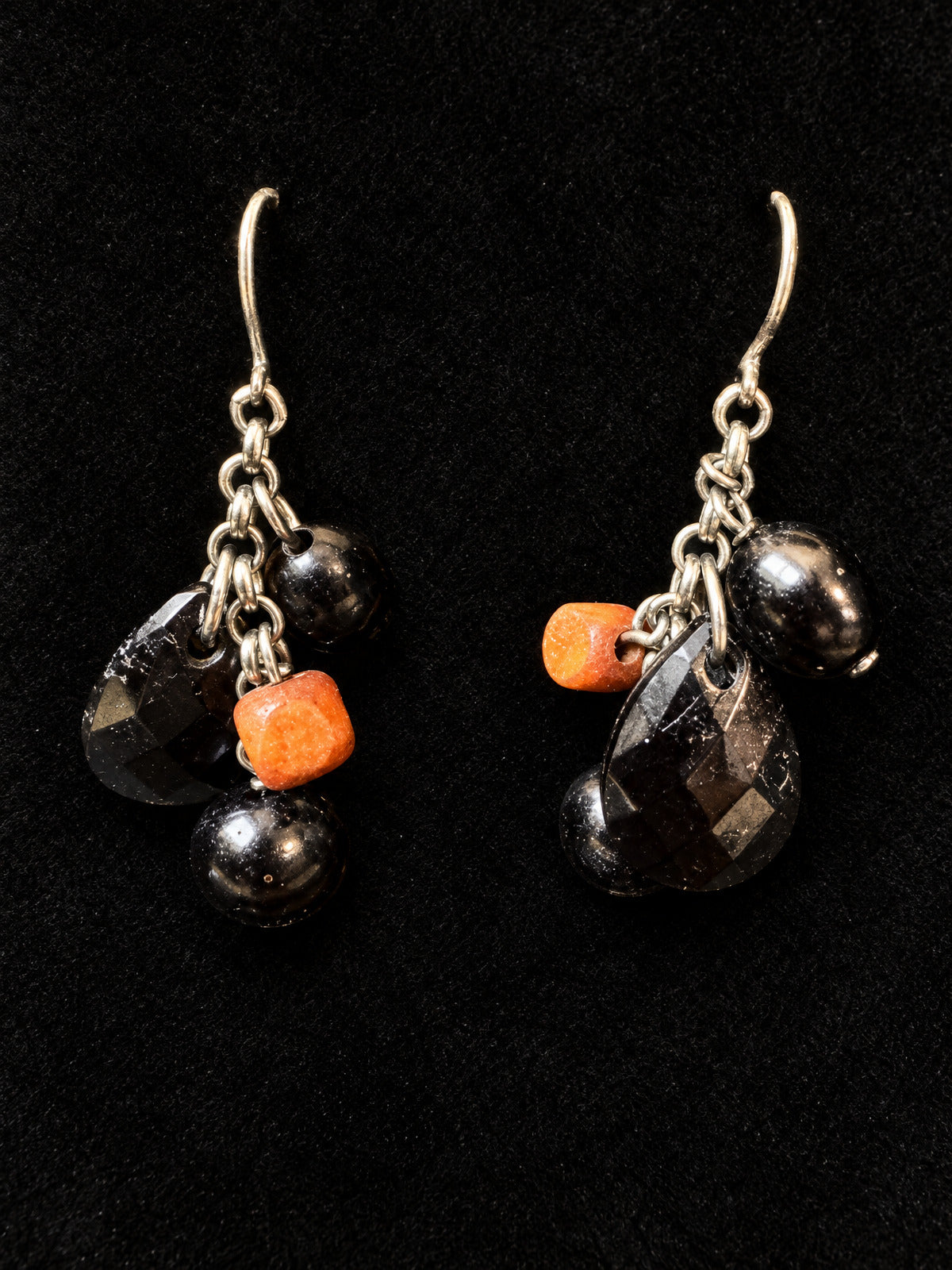 ⚜️ Dangle Earrings | Black & Orange Beaded Cluster | Hook 💗