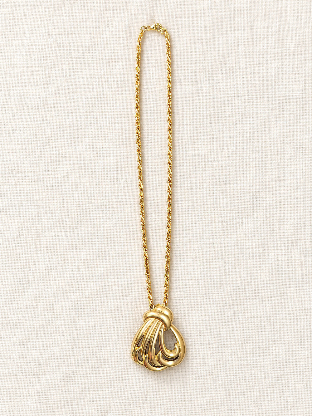⚜️ Gold-Tone Knot Pendant | Rope Chain Necklace | Bold 80s Statement 💗