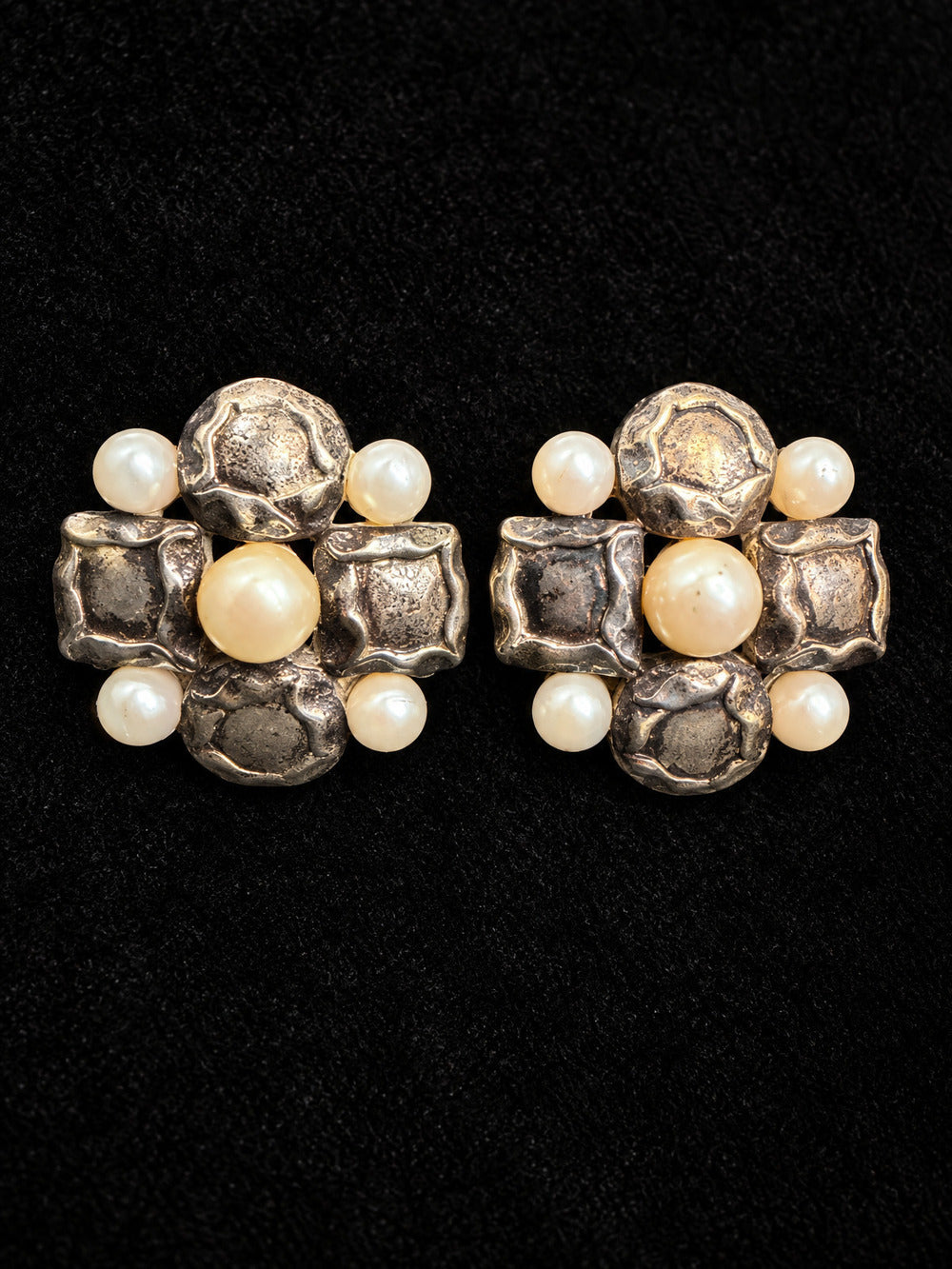 ⚜️ Luxe Statements | Vintage Pearl Cluster Clip Earrings | Silver-Tone 💗