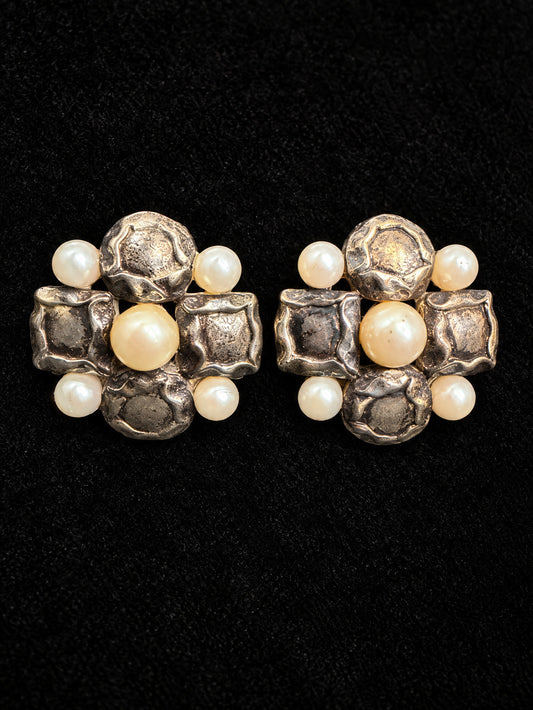 ⚜️ Luxe Statements | Vintage Pearl Cluster Clip Earrings | Silver-Tone 💗