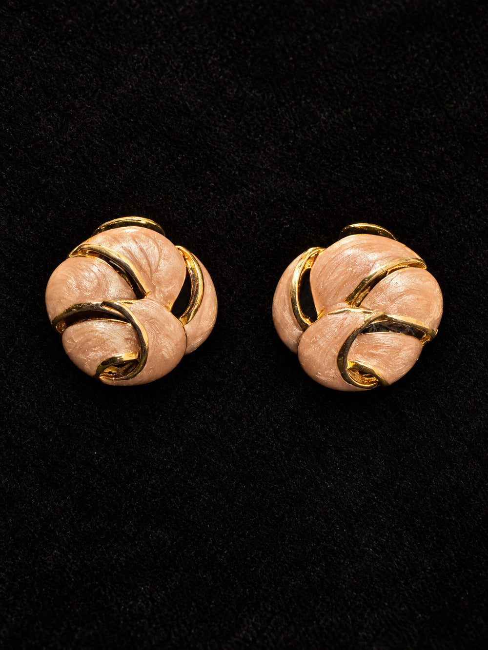 ⚜️ Vintage Clip-On Earrings | Knot Dome | Peach Enamel & Gold-Tone 💗
