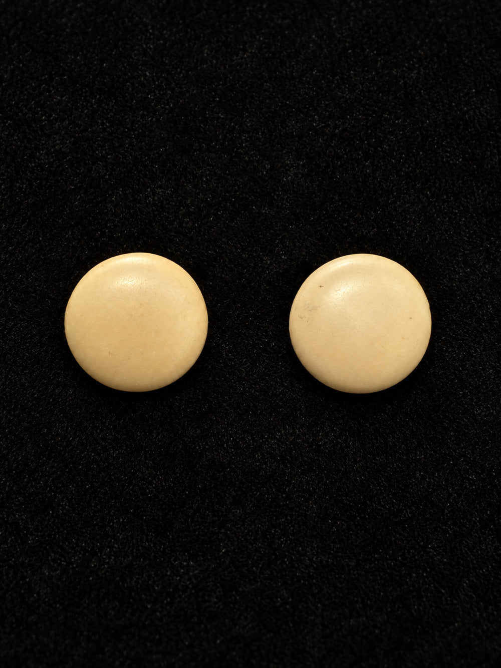 ⚜️ Ivory-Tone Dome  Clip-On Earrings | Minimalist Vintage | Cream Natural 💗