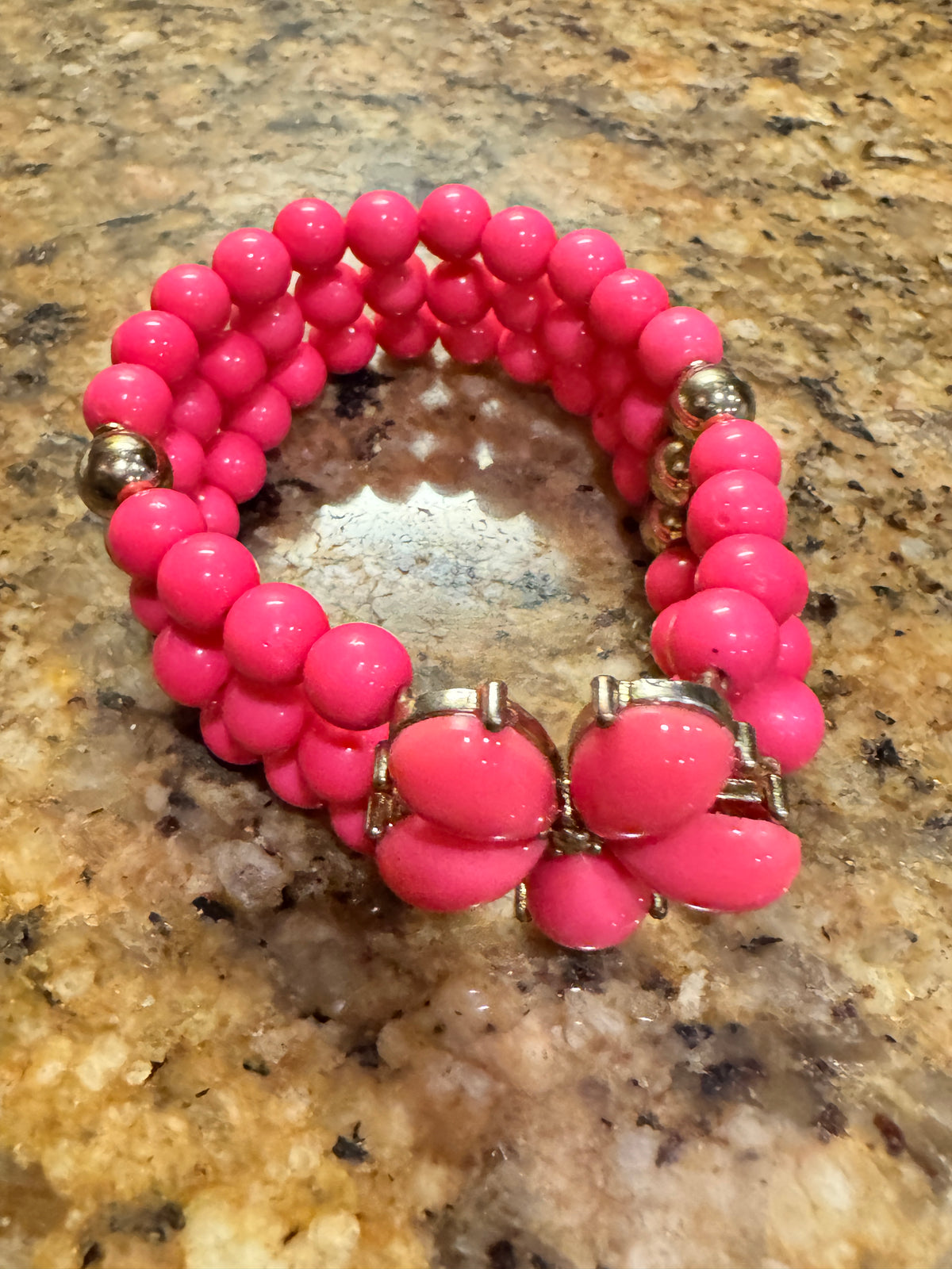⚜️ Hot Pink Bead Bracelet | 3-Row Stretch | 1960s Vintage Gold-Tone 💗 — photo 3
