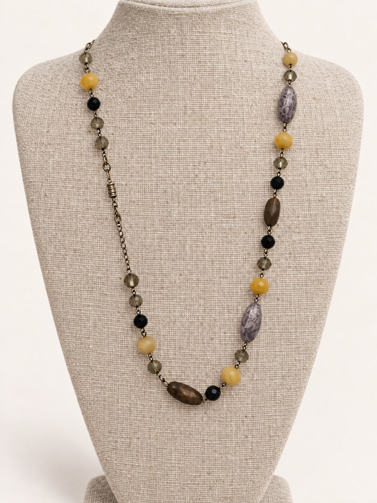 ⚜️ Chic Necklace | Artisanal Beaded Design 💗
