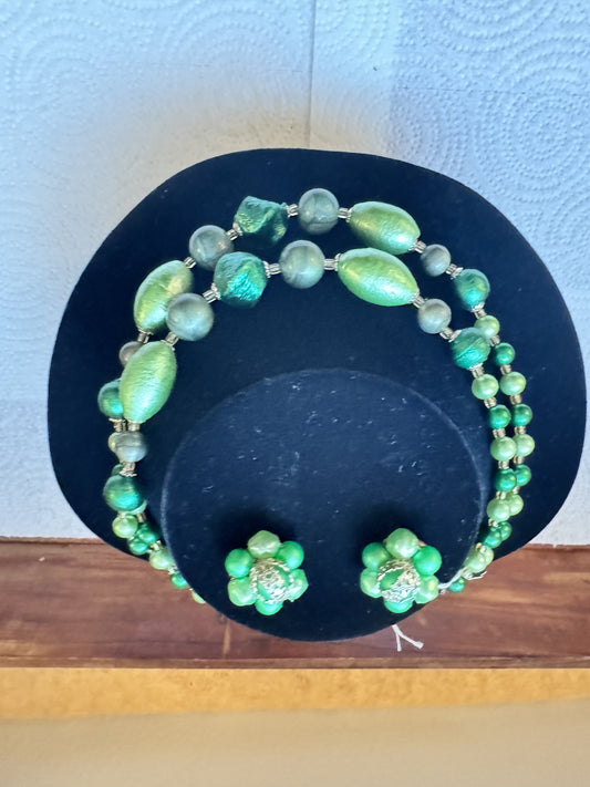 ⚜️ Made in Japan | Vintage Green Glass Bead Necklace & Cluster Clip-On Earrings