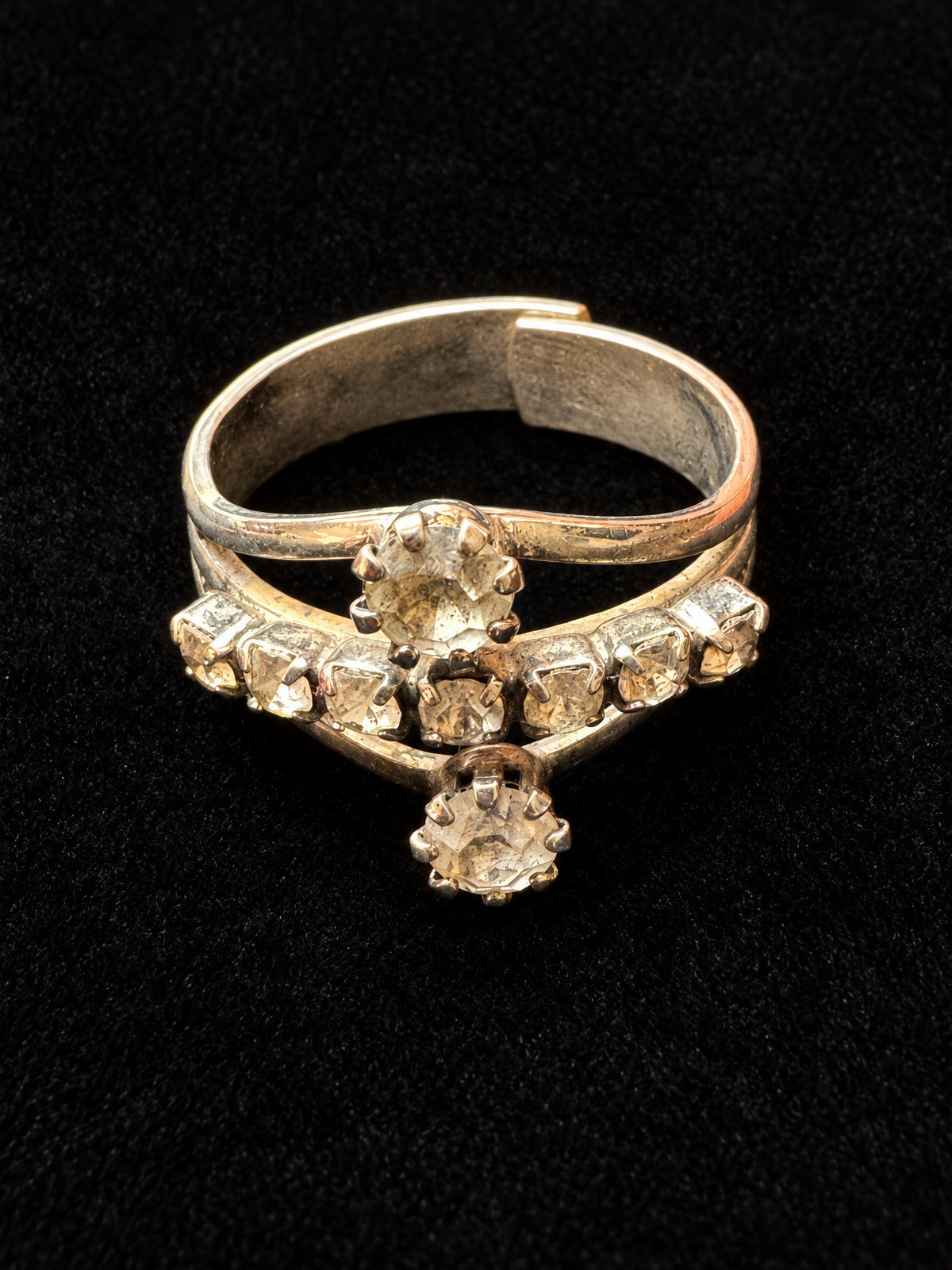 ⚜️ Vintage-Style Ring | Crown Chevron | Clear Rhinestone Silver-Tone 💗