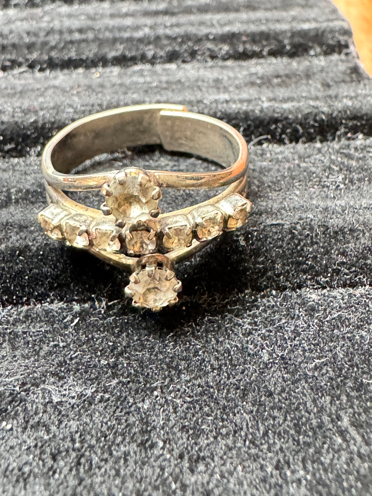 ⚜️ Vintage-Style Ring | Crown Chevron | Clear Rhinestone Silver-Tone 💗 — photo 3