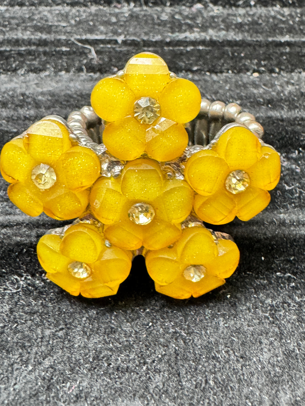 ⚜️ Flower Cluster Ring | Yellow Resin Daisy Stretch | Fits Most 💗 — photo 2