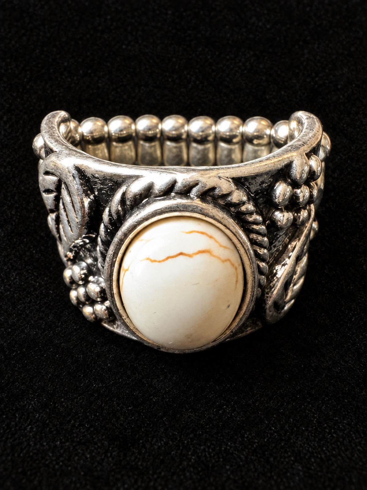 ⚜️ Artisan-Style Adjustable Ring | Cream Cabochon | Silver-Tone 💗