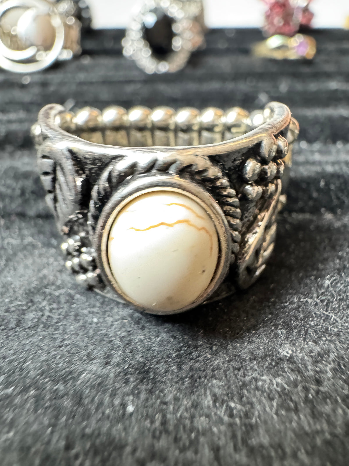 ⚜️ Artisan-Style Adjustable Ring | Cream Cabochon | Silver-Tone 💗 — photo 3