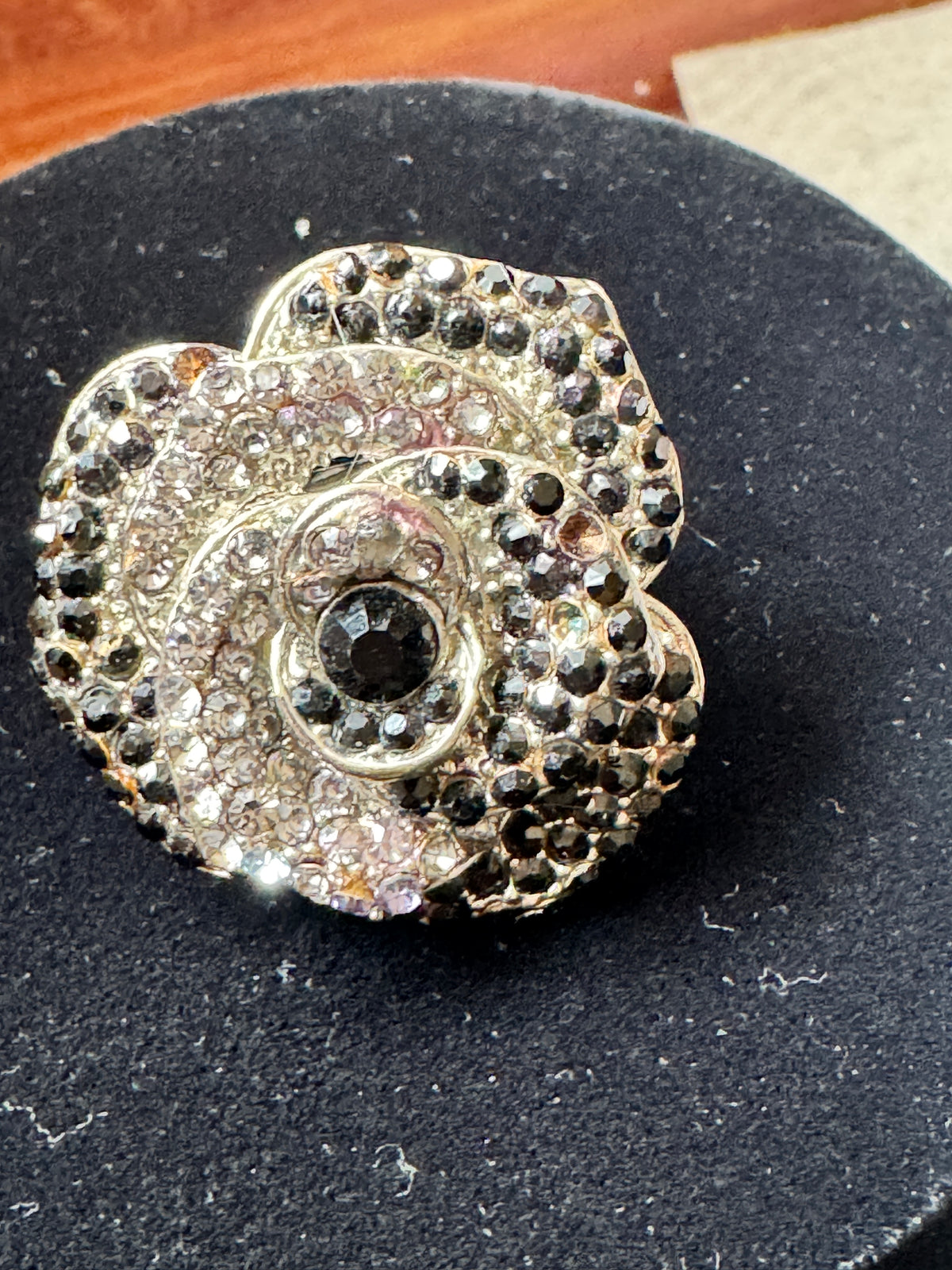 ⚜️ Stretch Pavé Flower Ring | Black & Clear Crystal | Fits Most 💗 — photo 3