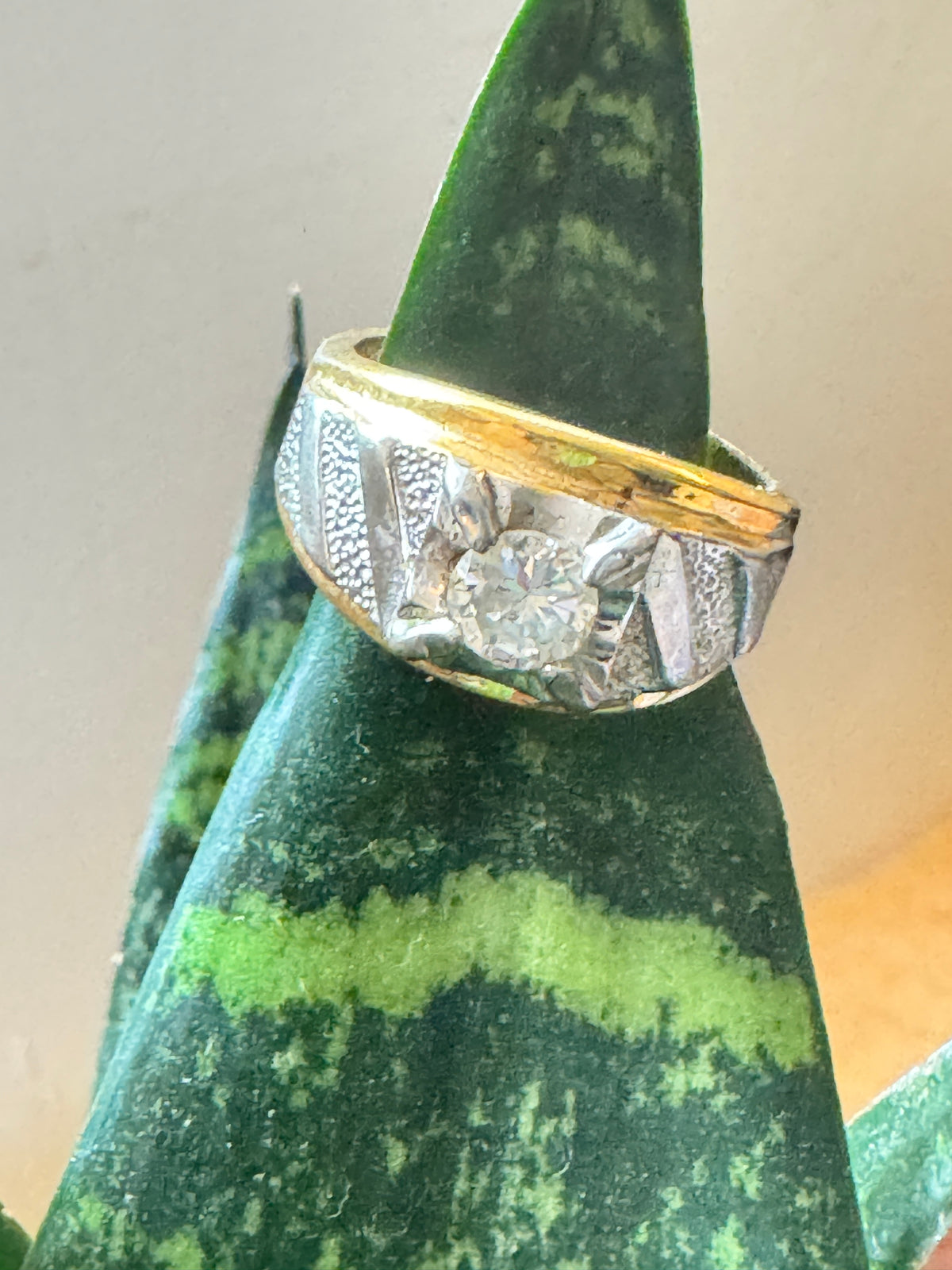⚜️ Solitaire Crystal Ring | Gold-Tone & Silver-Tone Statement Band | Size 9 💗 — photo 3