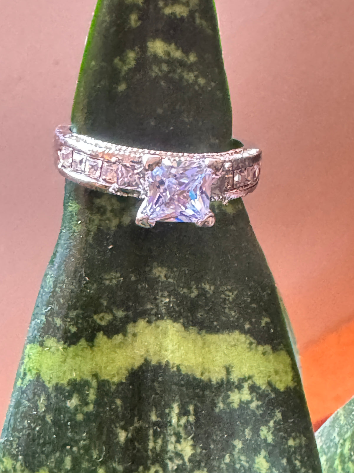 ⚜️ Princess-Cut Crystal Ring | Engraved Band | Size 9 | Silver-Tone 💗 — photo 3