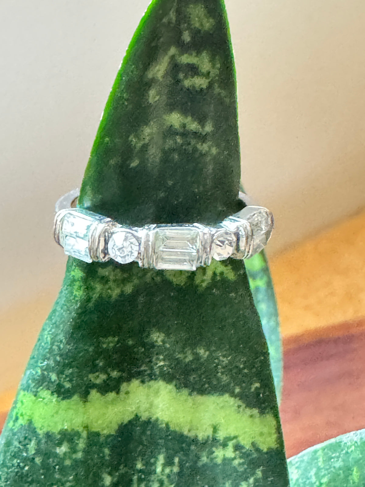 ⚜️ Art Deco-Style Band | Mixed-Cut Crystal Ring | Size 9 💗 — photo 3