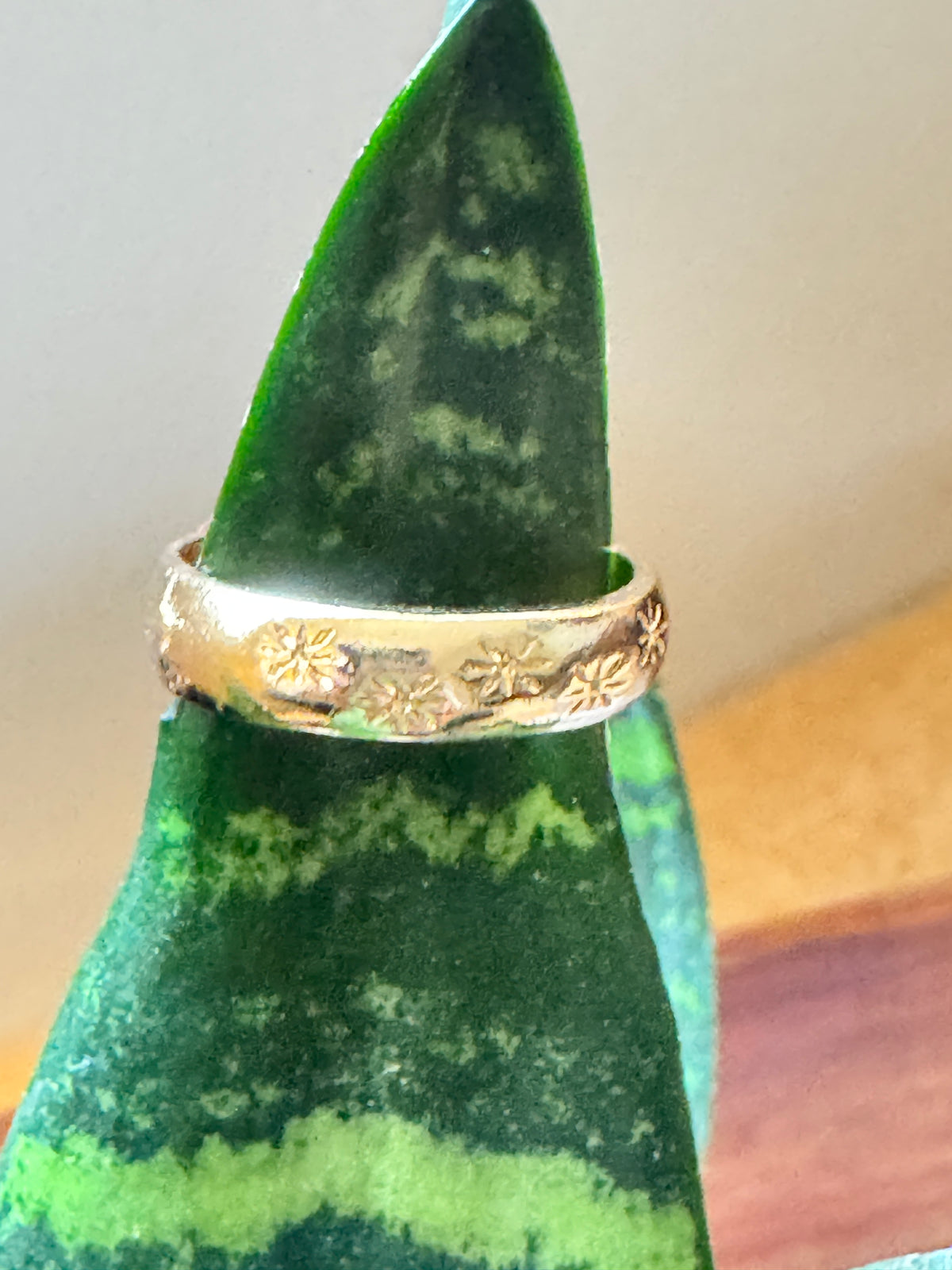 ⚜️ Floral Band Ring | Victorian-style | Size 9 Gold-Tone 💗 — photo 3