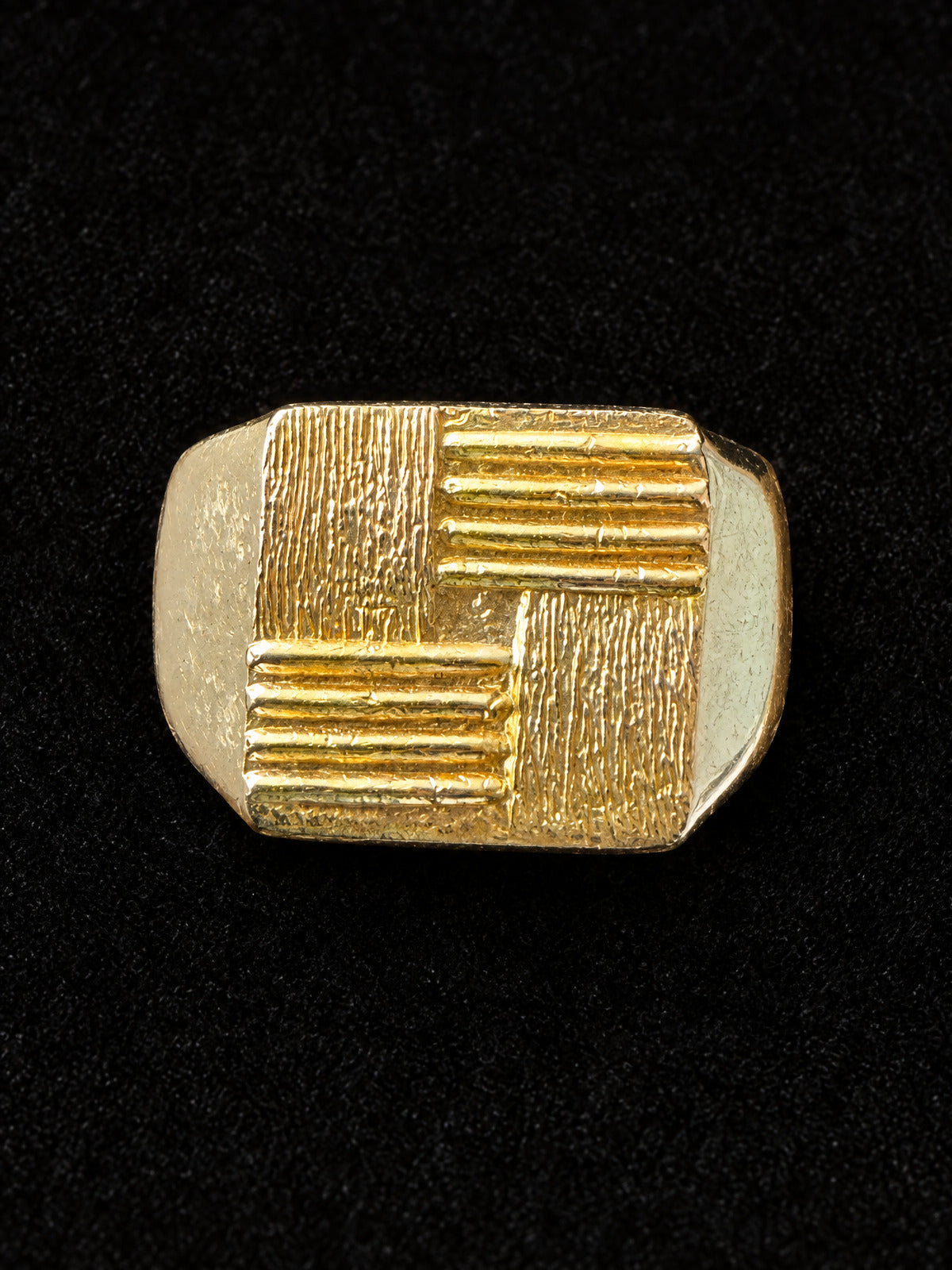 ⚜️ Gold-Tone Signet Ring | Geometric Textured | Size 9 💗