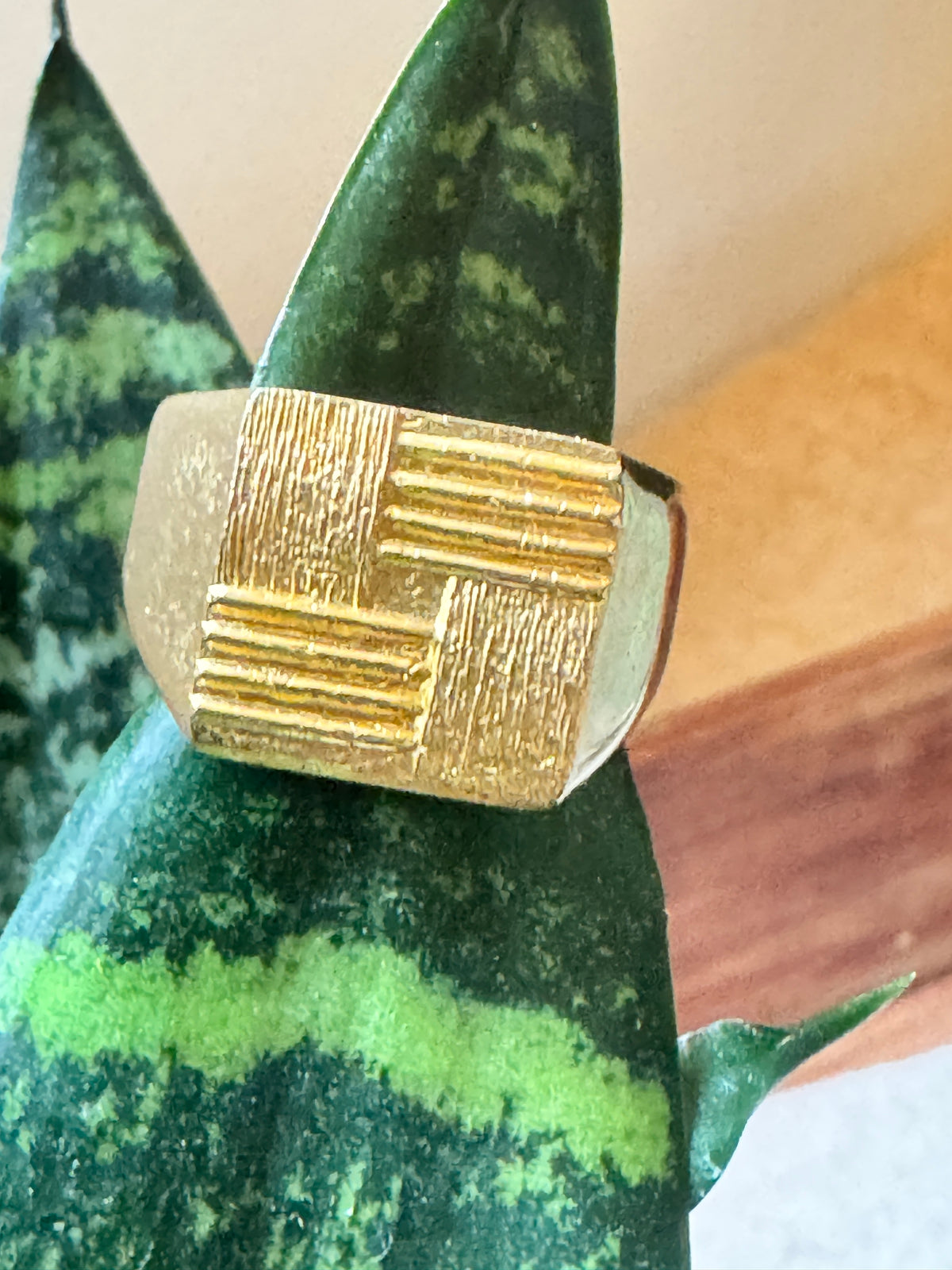 ⚜️ Gold-Tone Signet Ring | Geometric Textured | Size 9 💗 — photo 3