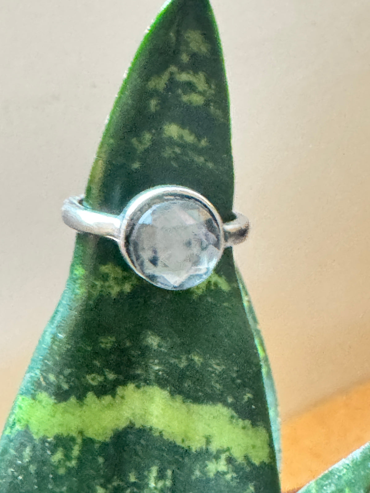 ⚜️ Silver-Tone Ring | Round Faceted Crystal Bezel | Size 9 💗 — photo 3