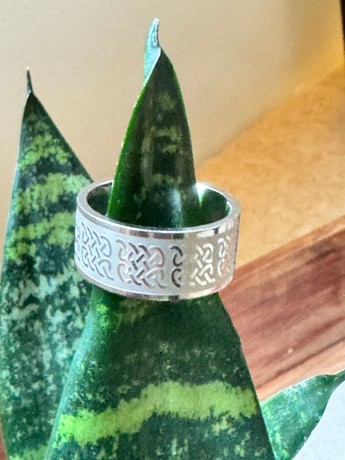 ⚜️ Celtic Knotwork Band | Silver-Tone Engraved Ring | Size 9 💗 — photo 3
