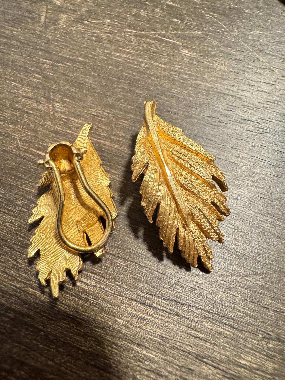 ⚜️ Gold-Tone Leaf Clip-On Earrings | Textured Vintage Style | Mid-Century 💗 — photo 2