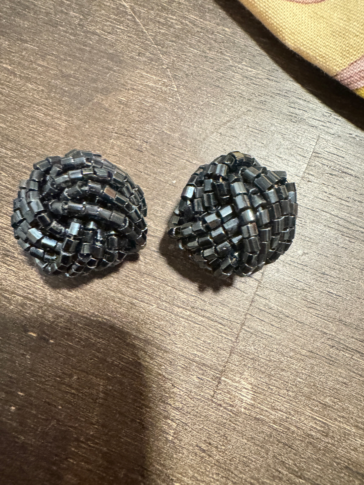 ⚜️ Beaded Clip-On Earrings | Domed Woven Bugle Beads | Gunmetal 💗 — photo 2