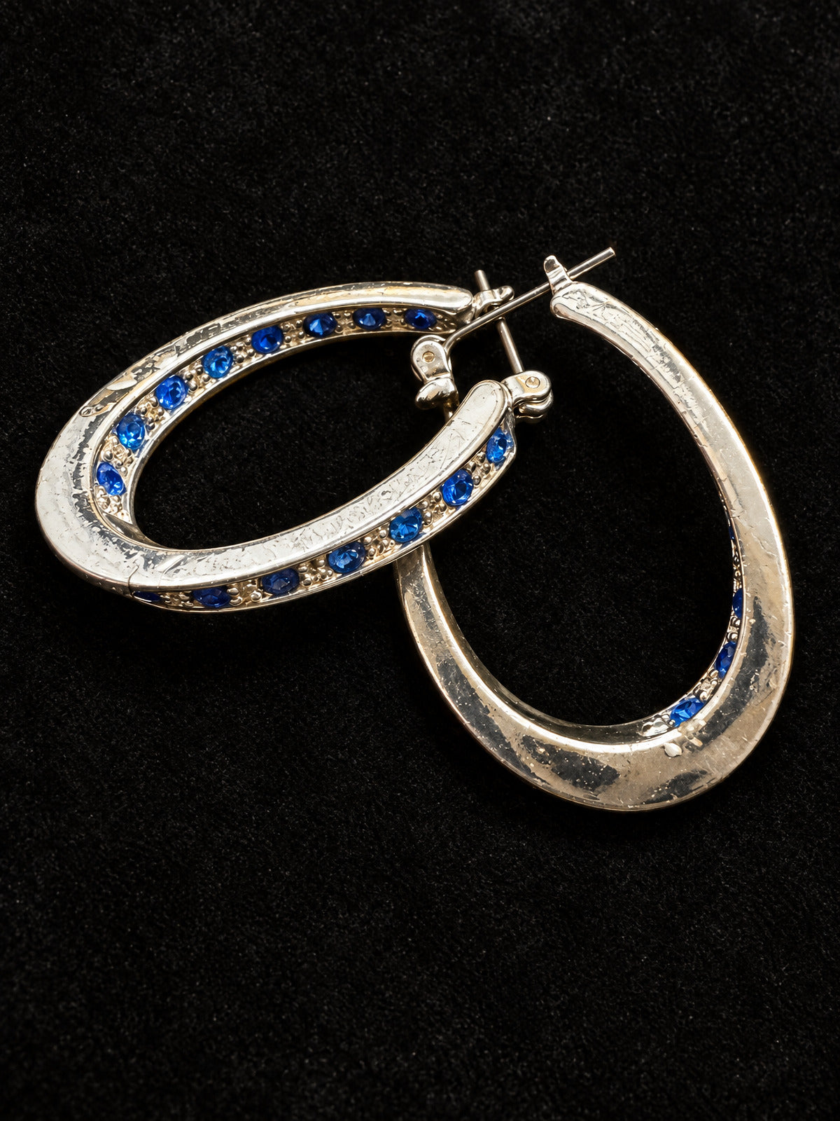 ⚜️ Hoop Earrings | Oval Blue Crystal Rhinestone | Silver-Tone Latch 💗