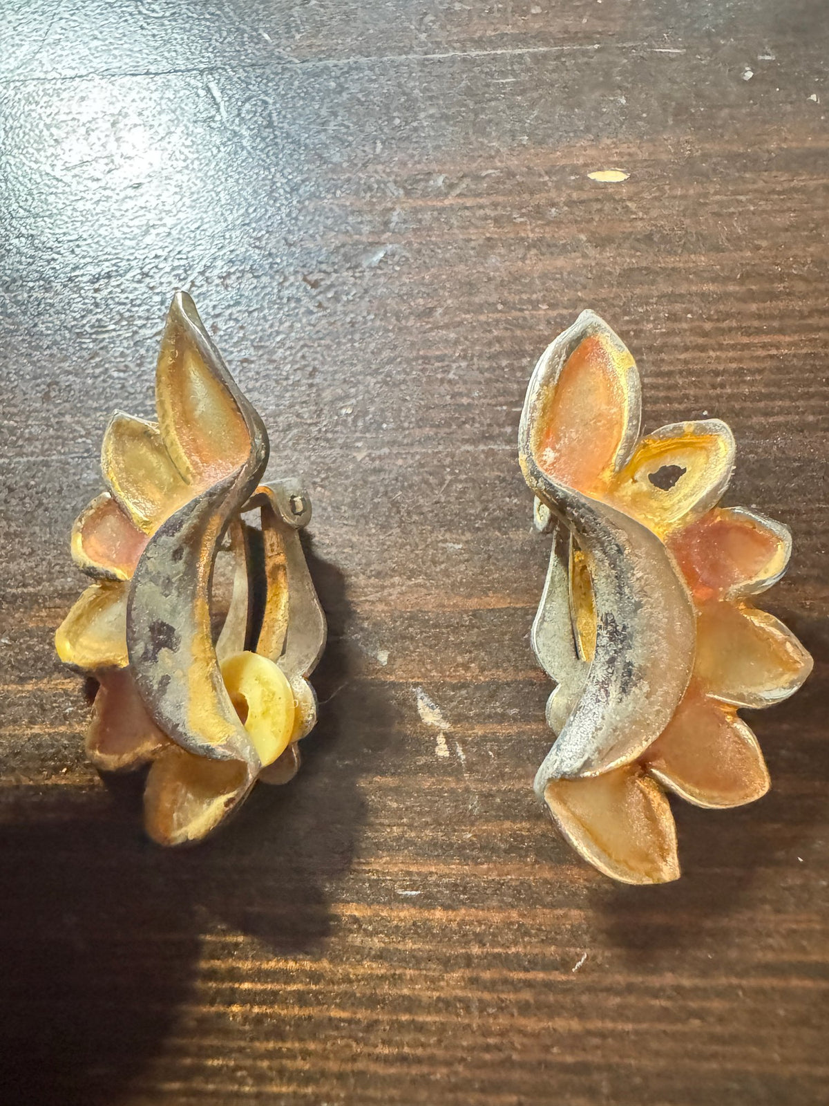 Vintage Clip-On Earrings · Floral Petal · Gold-Tone Enamel Peach — photo 2