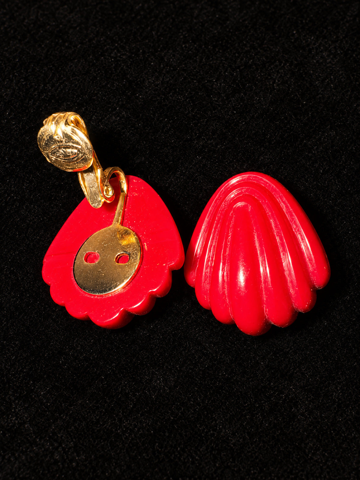 Red Shell Clip-On Earrings · Fan Shape · 1980s Gold-Tone