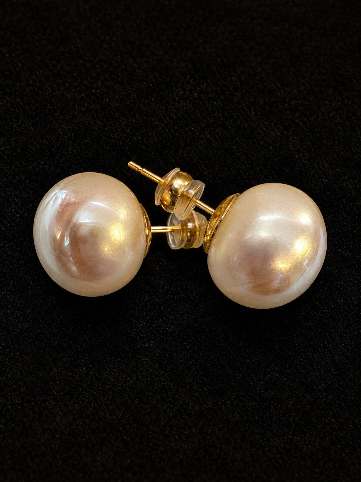 NWT Pearl Studs · Classic Round · Cream Gold-Tone Posts
