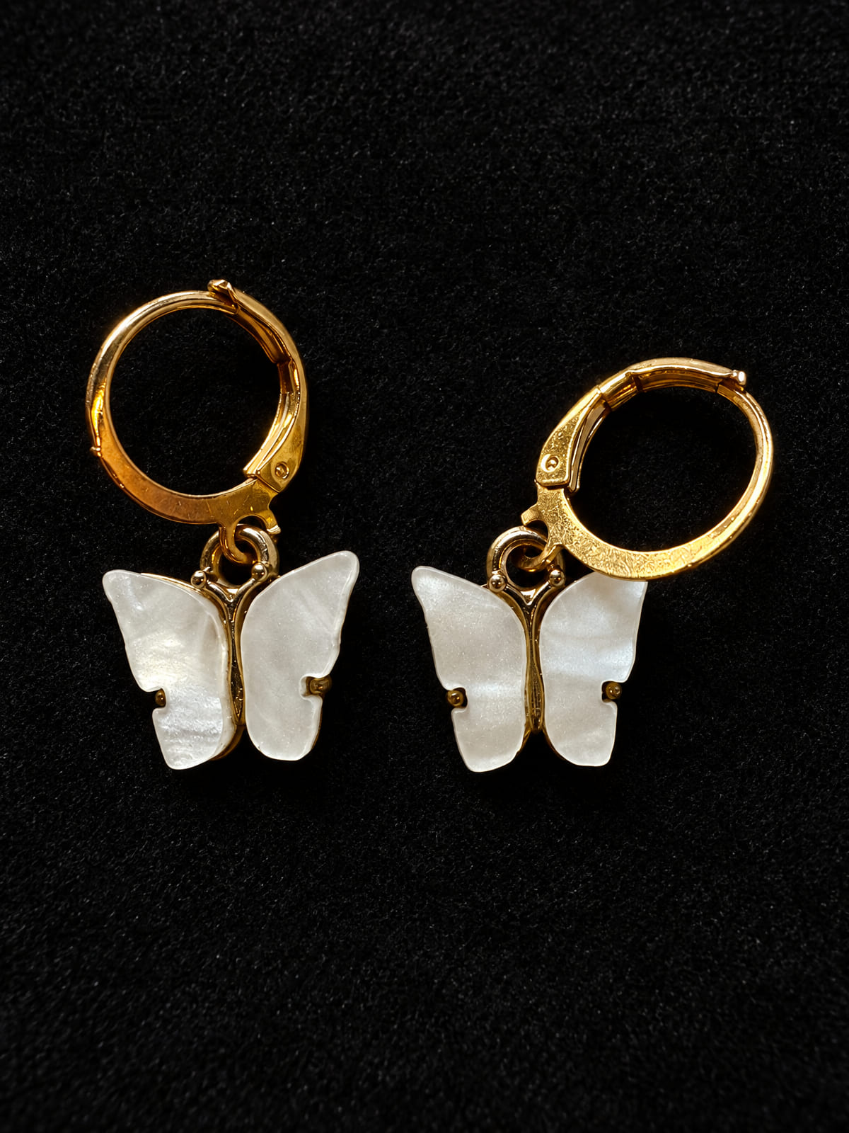 Butterfly Charm Hoops · Mother-of-Pearl-Look · Gold-Tone Lever-Back