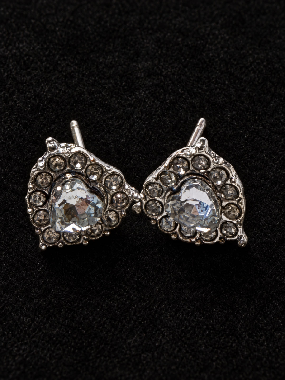 Art-Deco Halo Stud Earrings · Crystal-Look Heart Center · Silver-Tone