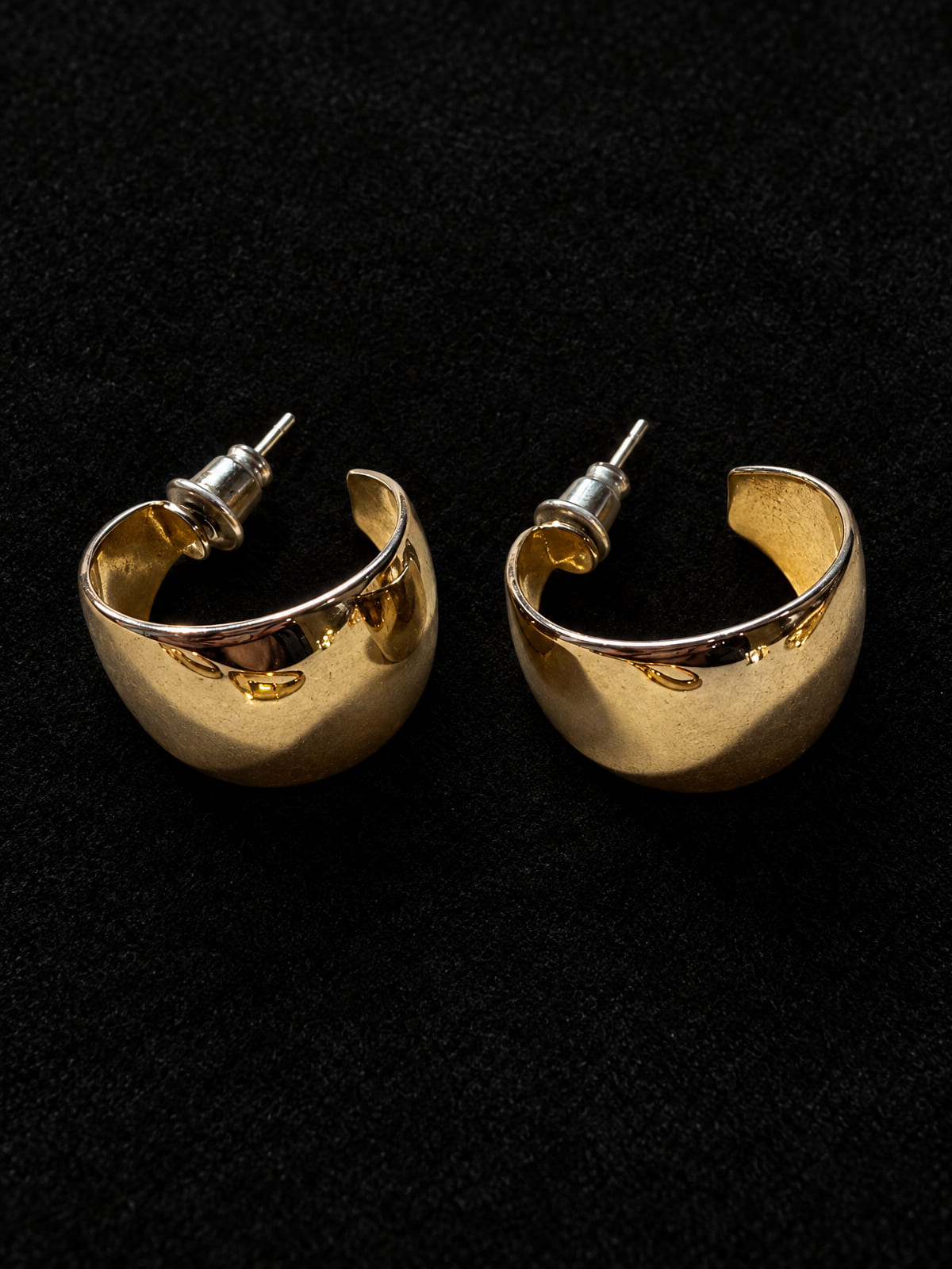 Chunky Gold-Tone Hoop Earrings · Wide Band Statement · Stud Post