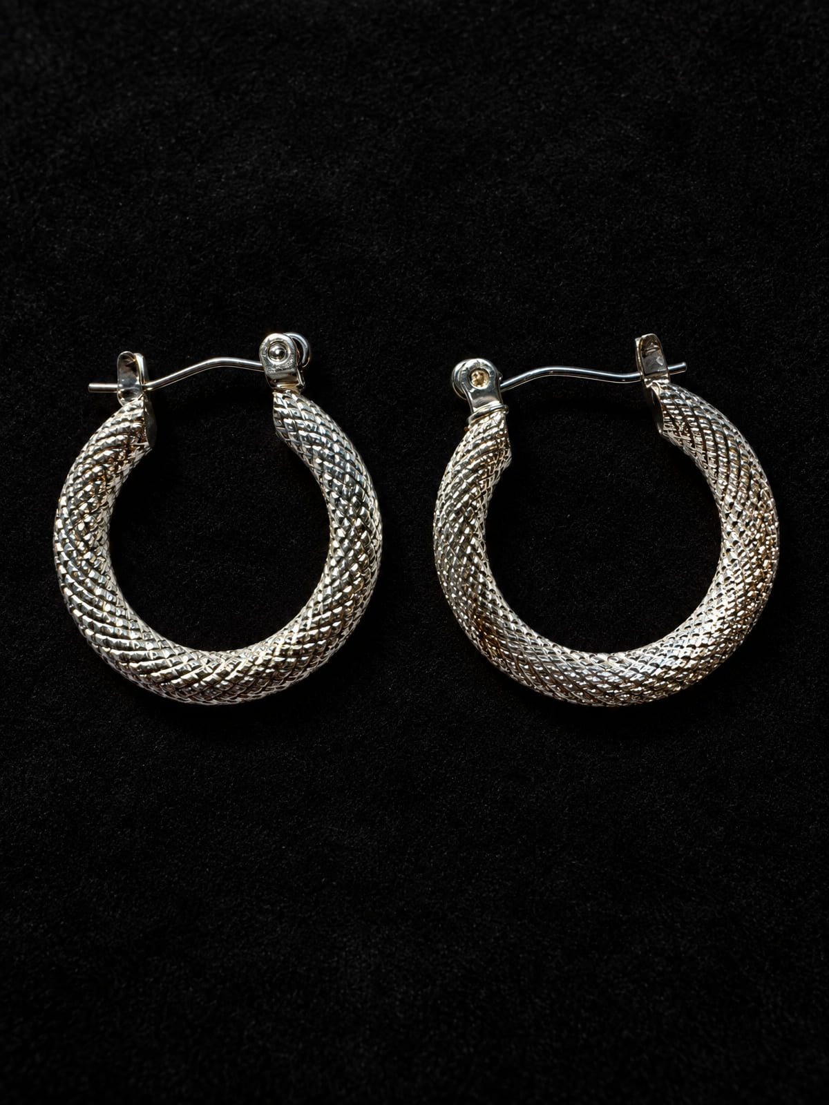 Textured Mesh Hoop Earrings · Chunky Silver-Tone · Latch-Back