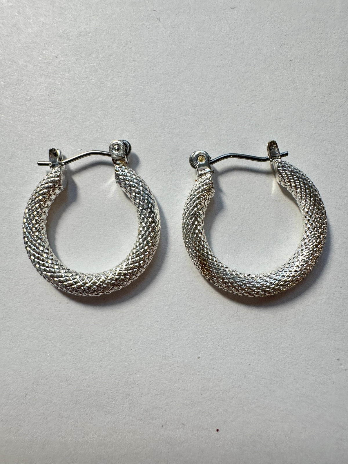 Textured Mesh Hoop Earrings · Chunky Silver-Tone · Latch-Back — photo 2