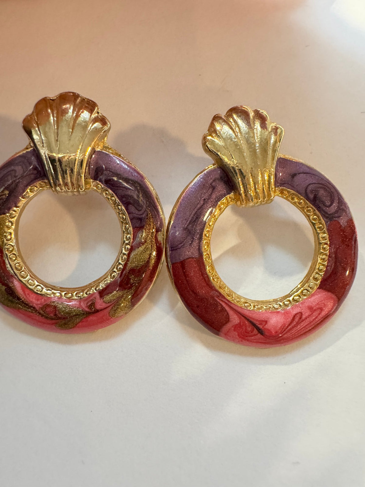 Marbled Enamel Hoops · Hollywood Regency-style · Purple Red Gold-Tone — photo 2