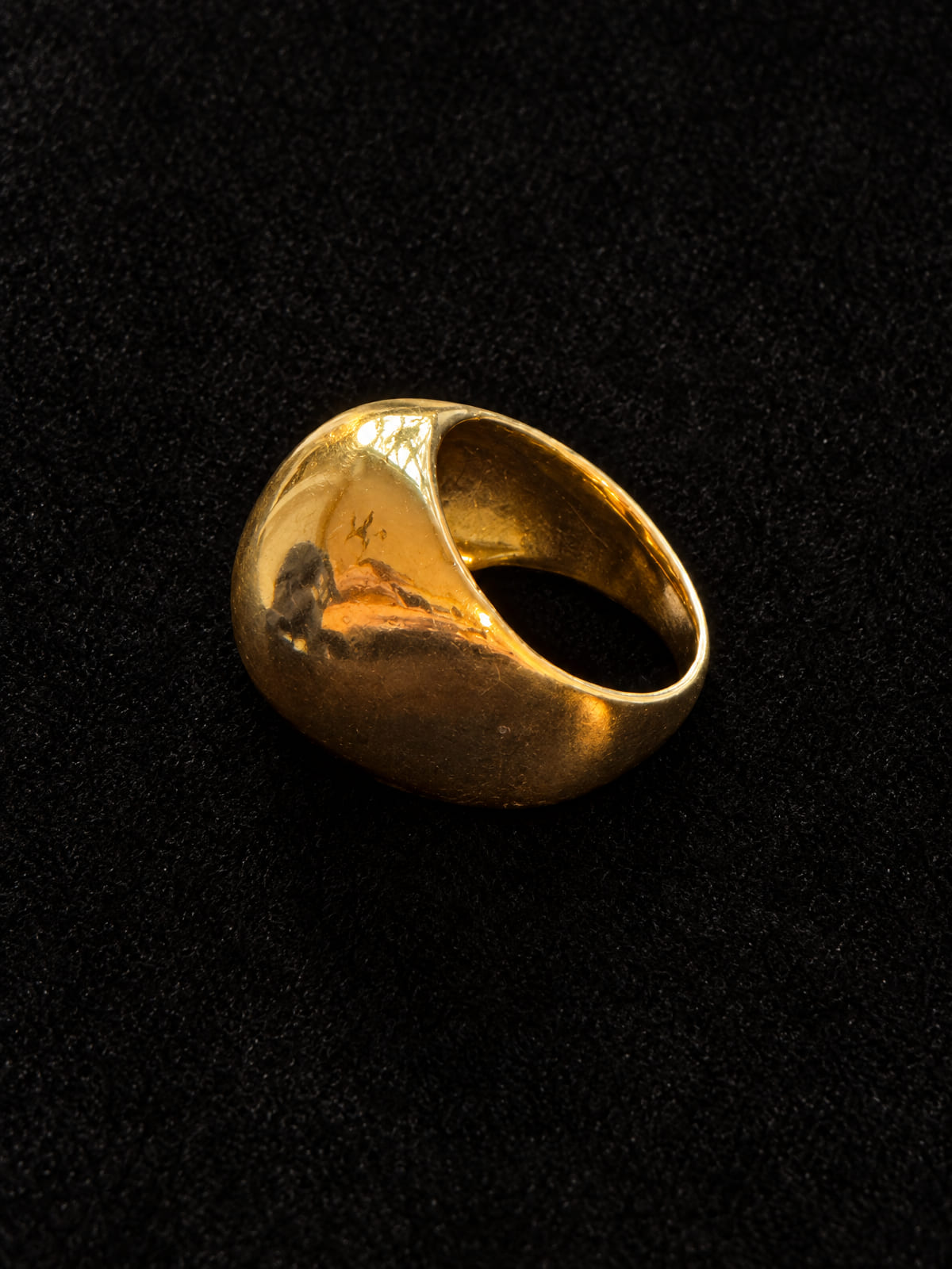 Gold-Tone Dome Signet Ring · Minimalist · Size 7
