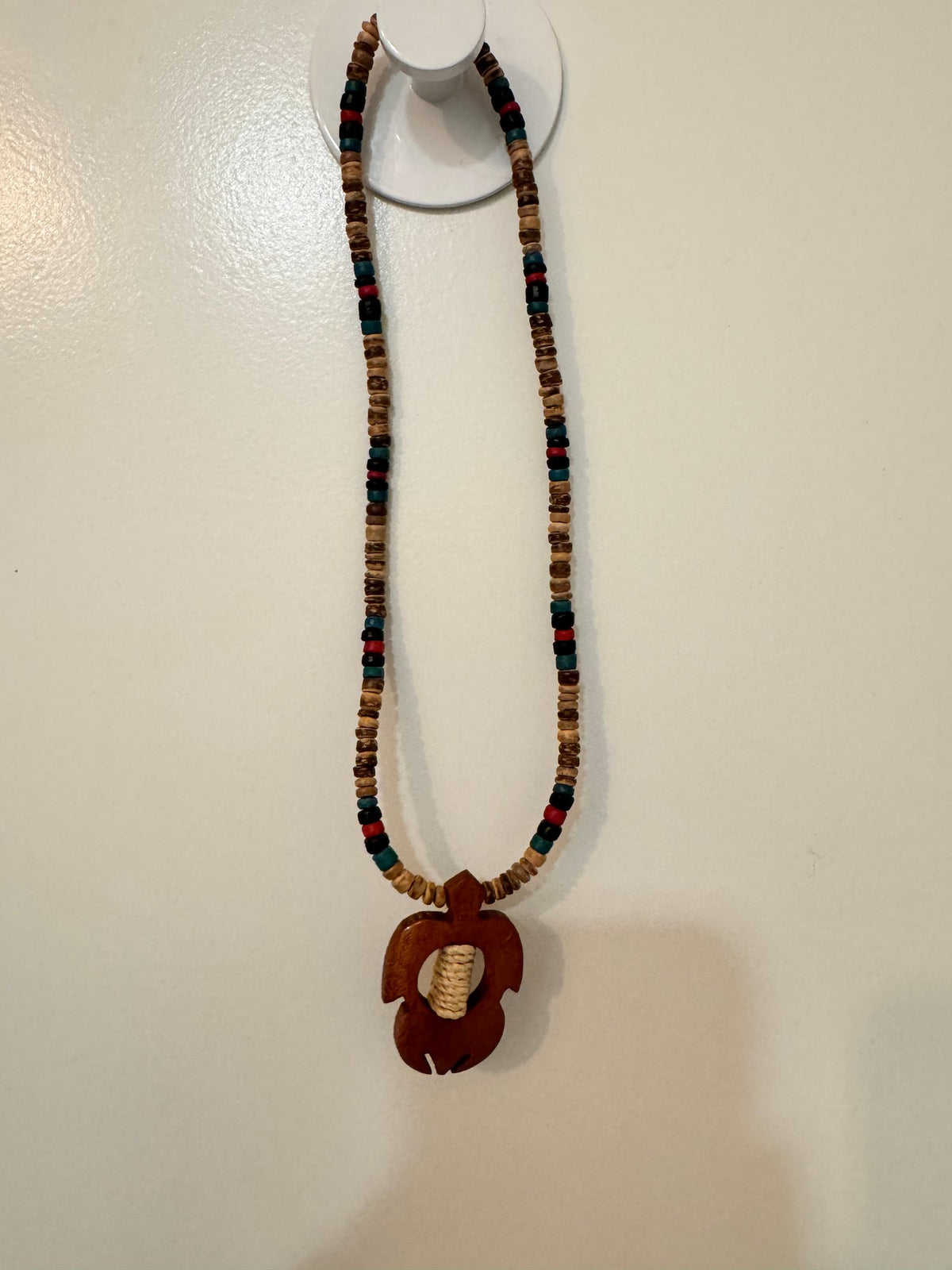 Beaded Necklace · Southwestern-Style · Carved Wood-Look Sea Turtle — photo 2
