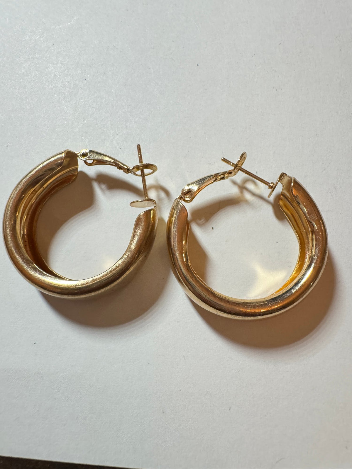 Gold-Tone Chunky Hoop Earrings · Bold Classic · Post & Butterfly — photo 2