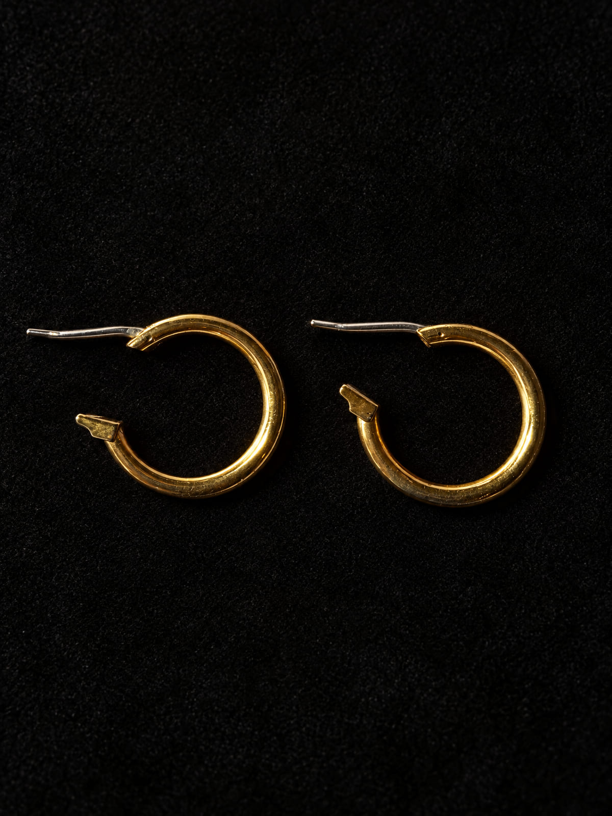 Gold-Tone Hoop Earrings · Minimalist · Small Classic Pierced