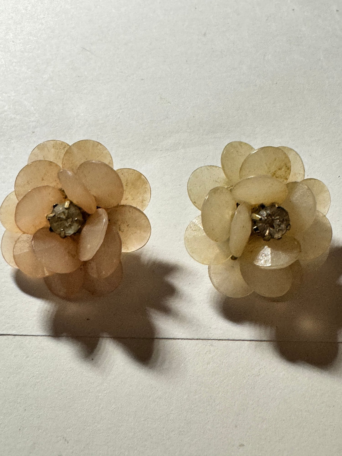 Lucite Flower Clip-On Earrings · Mid-Century-Style · Cream Rhinestone — photo 2